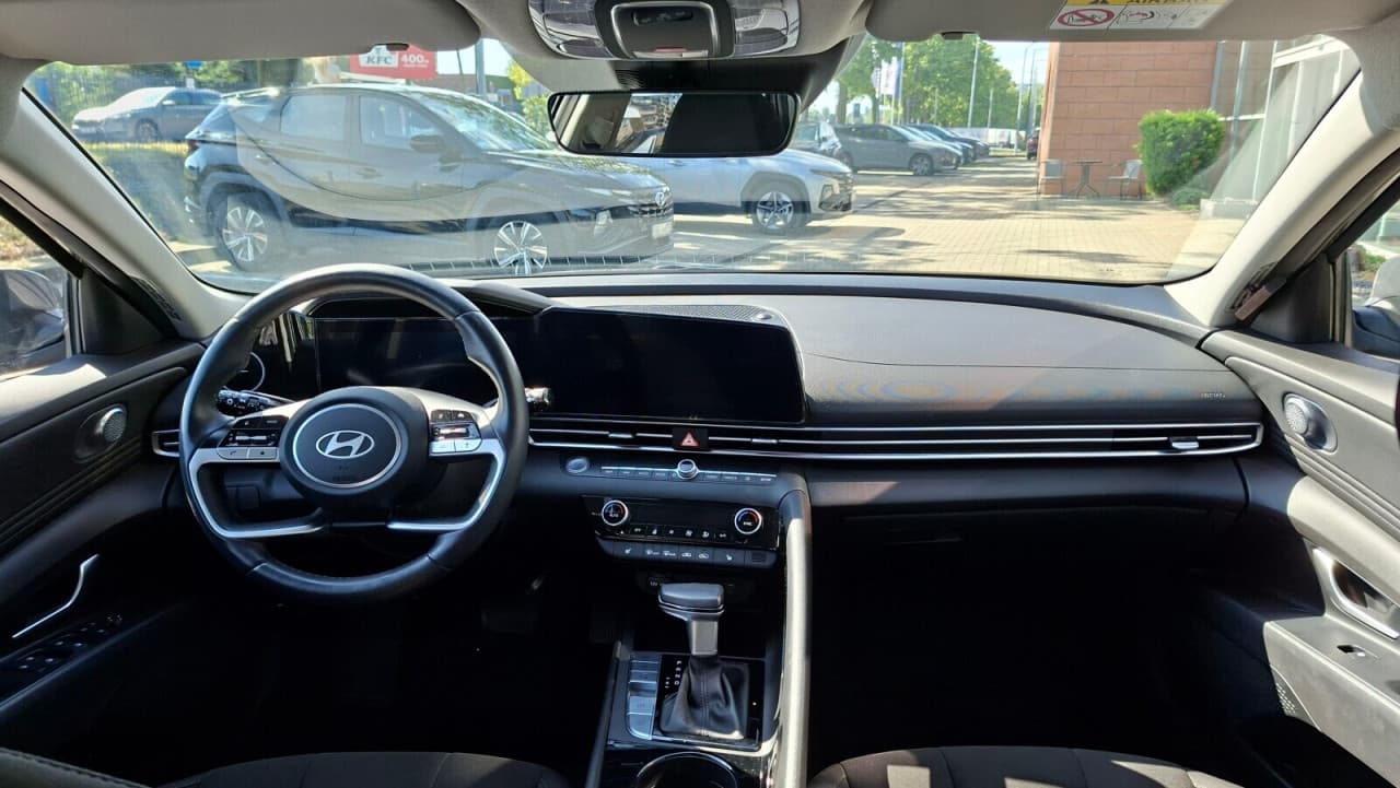 Hyundai Elantra - zdjęcie 10