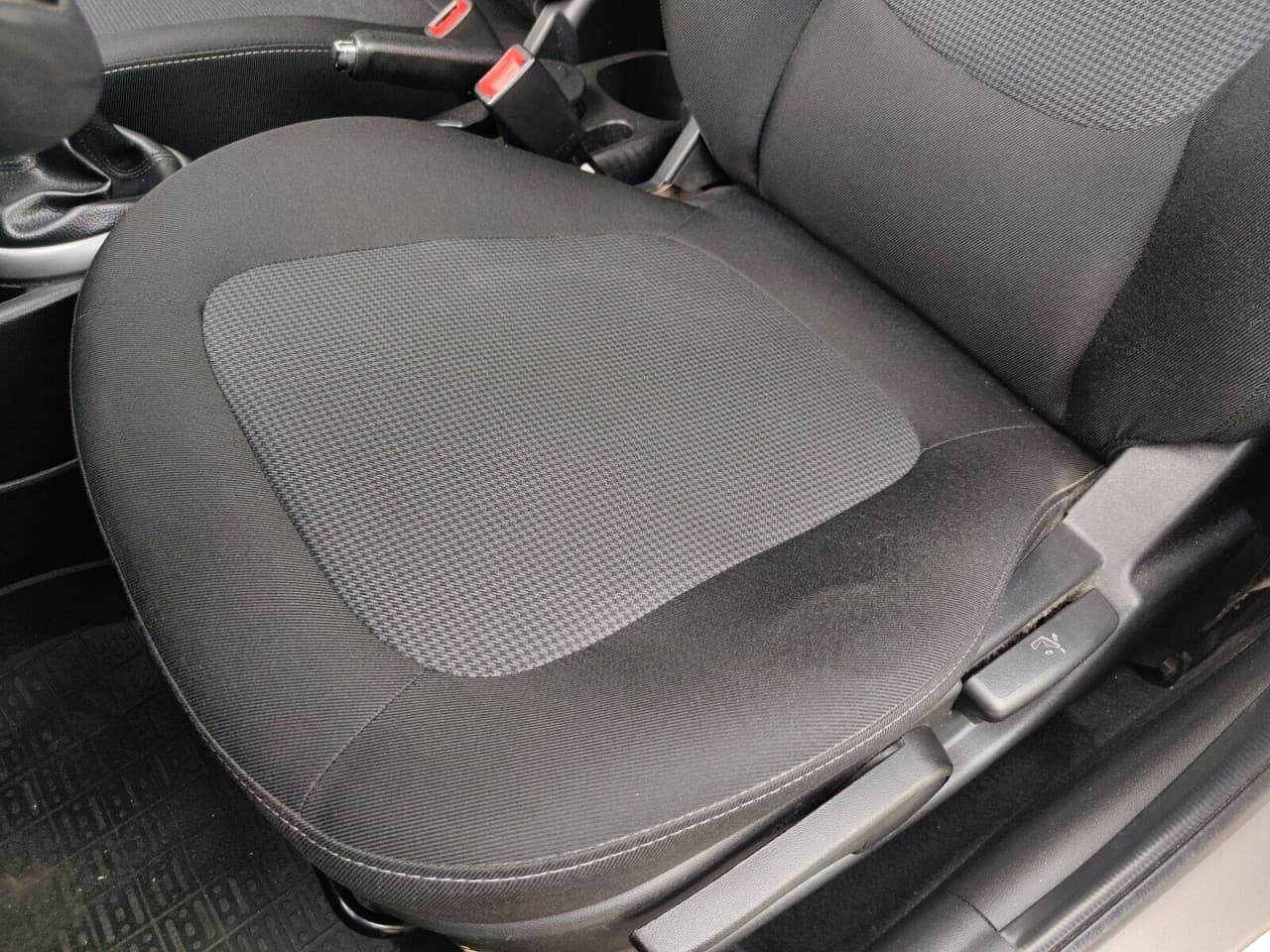 Hyundai i20 - zdjęcie 14