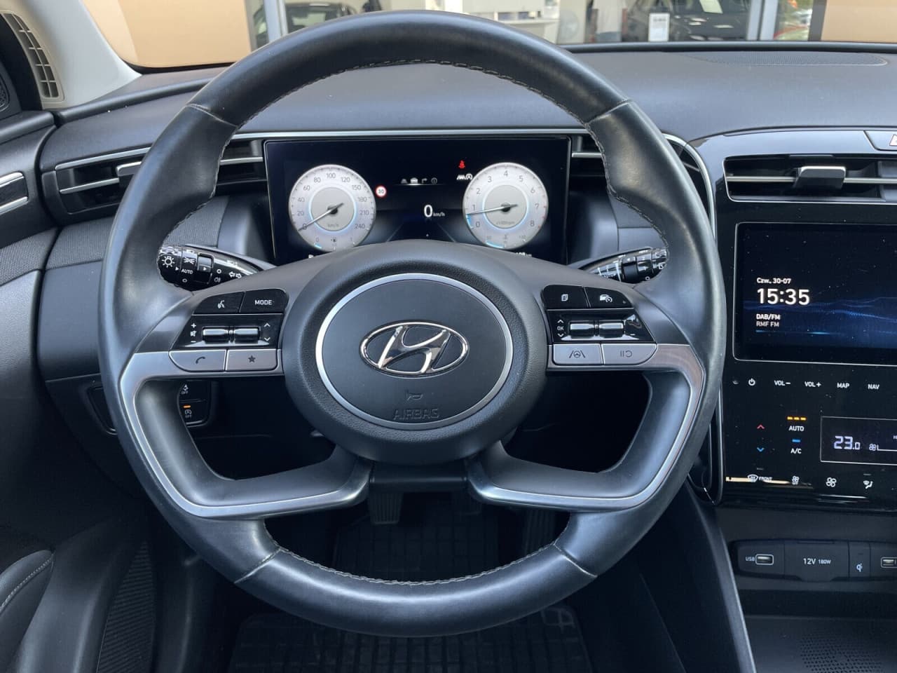 Hyundai Tucson - zdjęcie 16